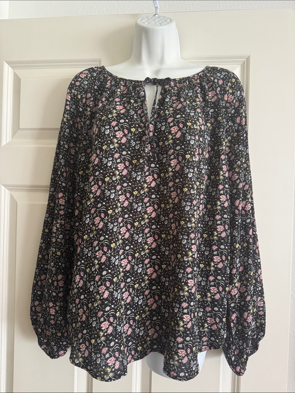 Loft Women's Black Floral Peasant Blouse - size M
